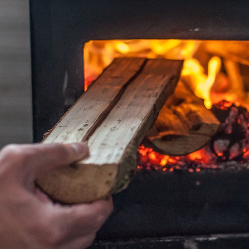 Royal Fire™ 4.5kW Cast Iron Multifuel Stove & Firewood Starter Kit